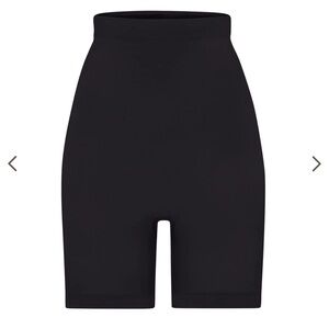 HIGH-WAISTED ABOVE THE KNEE SHORT - ONYX